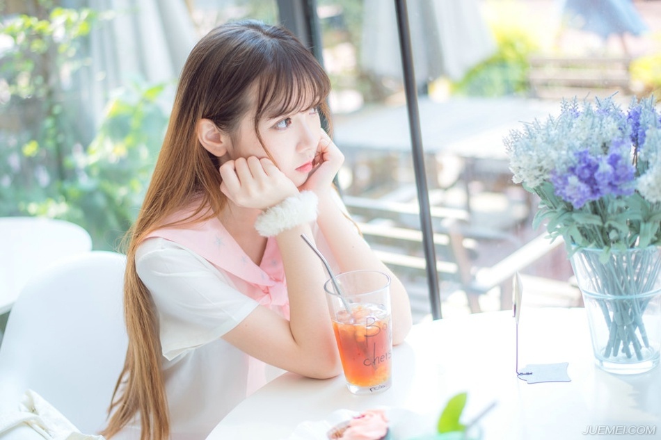 “唉~”